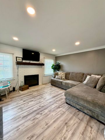 1250 W Elmwood Avenue, Clawson, MI 48017