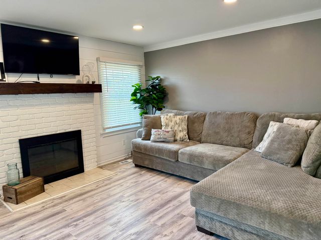1250 W Elmwood Avenue, Clawson, MI 48017