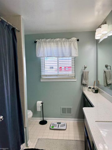 1250 W Elmwood Avenue, Clawson, MI 48017