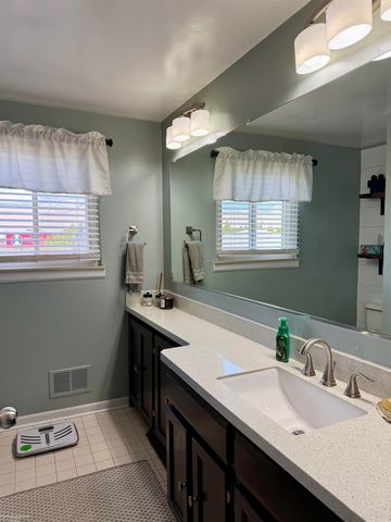 1250 W Elmwood Avenue, Clawson, MI 48017