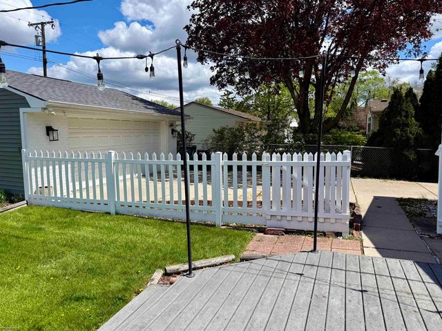 1250 W Elmwood Avenue, Clawson, MI 48017