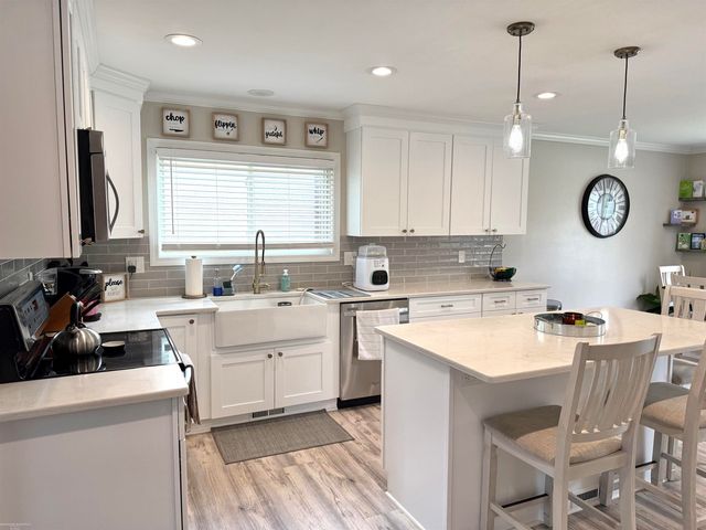 1250 W Elmwood Avenue, Clawson, MI 48017