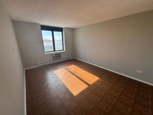 9128 W Terrace Drive 3M, Niles, IL 60714