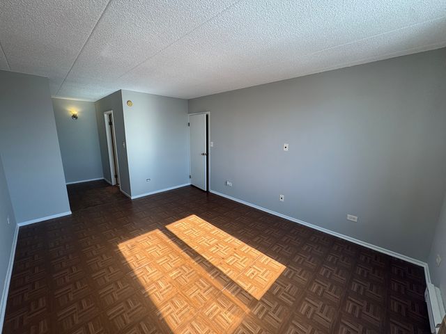 9128 W Terrace Drive 3M, Niles, IL 60714