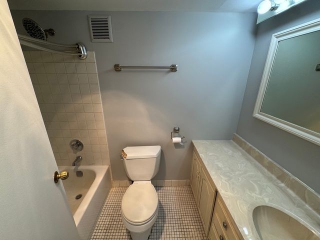 9128 W Terrace Drive 3M, Niles, IL 60714