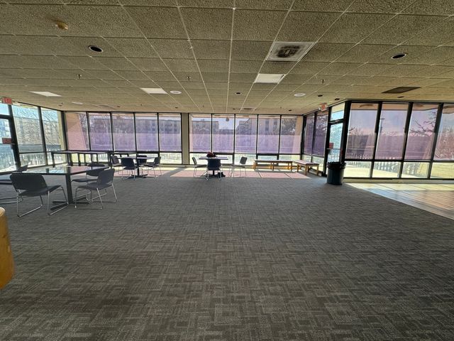 9128 W Terrace Drive 3M, Niles, IL 60714