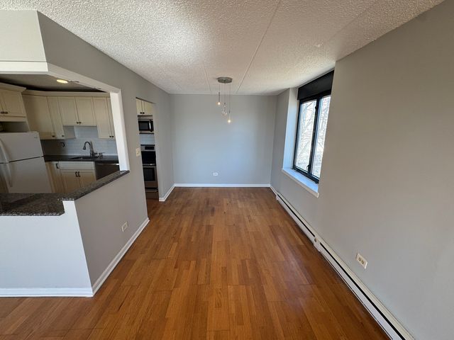 9128 W Terrace Drive 3M, Niles, IL 60714