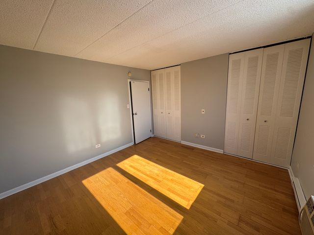 9128 W Terrace Drive 3M, Niles, IL 60714