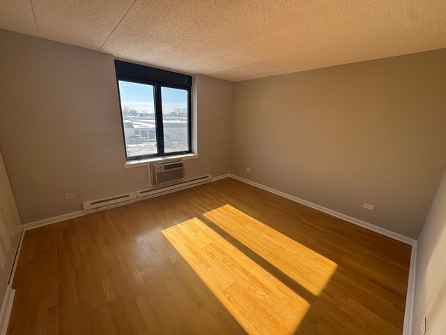 9128 W Terrace Drive 3M, Niles, IL 60714