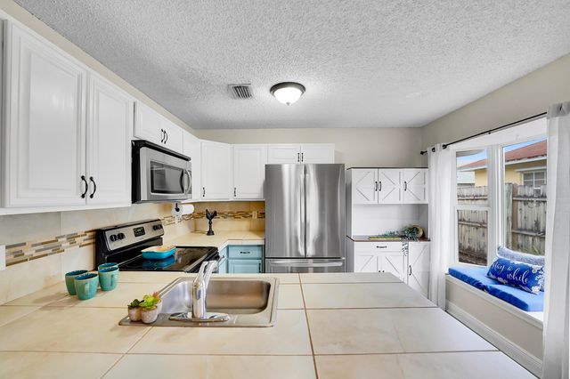 10359 Boynton Pl Circle, Boynton Beach, FL 33437