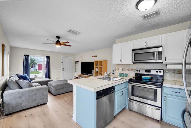 10359 Boynton Pl Circle, Boynton Beach, FL 33437