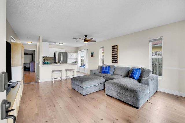 10359 Boynton Pl Circle, Boynton Beach, FL 33437