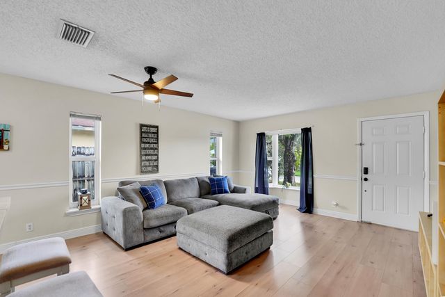 10359 Boynton Pl Circle, Boynton Beach, FL 33437