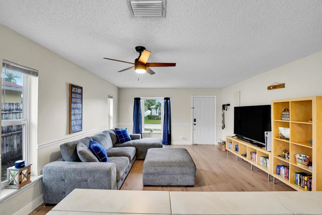 10359 Boynton Pl Circle, Boynton Beach, FL 33437