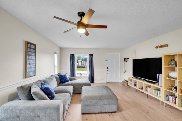 10359 Boynton Pl Circle, Boynton Beach, FL 33437