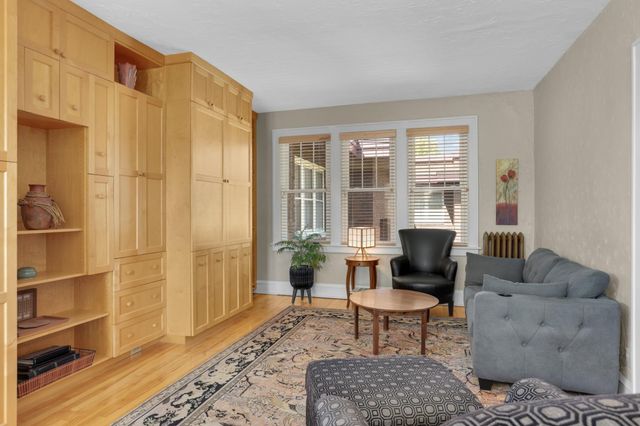 127 Lexington Parkway S 6, Saint Paul, MN 55105