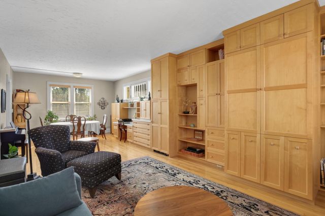 127 Lexington Parkway S 6, Saint Paul, MN 55105