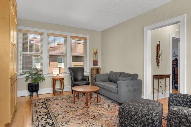127 Lexington Parkway S 6, Saint Paul, MN 55105