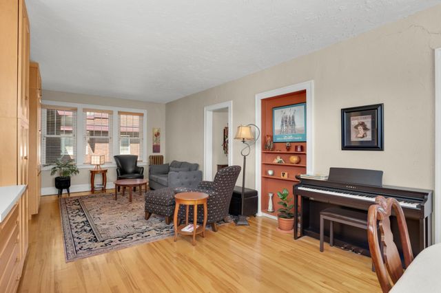 127 Lexington Parkway S 6, Saint Paul, MN 55105