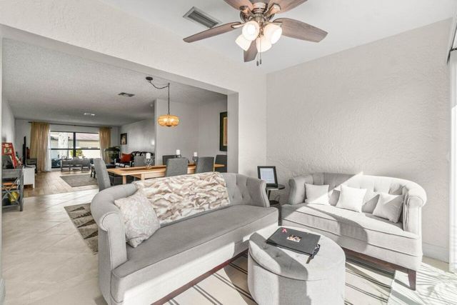 4862 Equestrian Road A, Boynton Beach, FL 33436