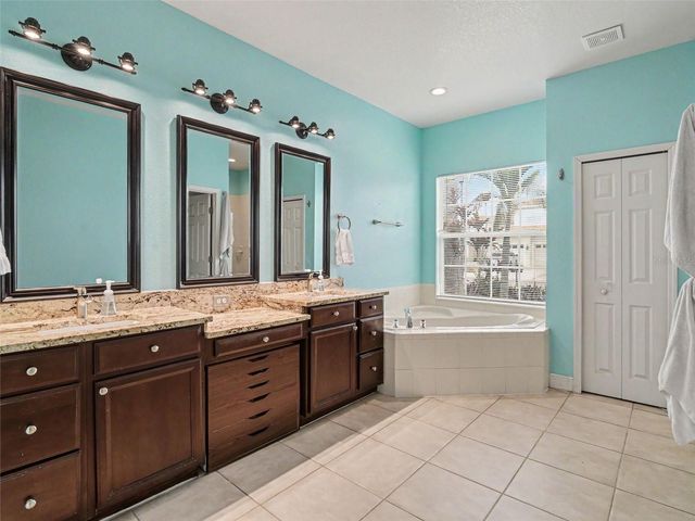 1656 PINYON PINE DR, Sarasota, FL 34240