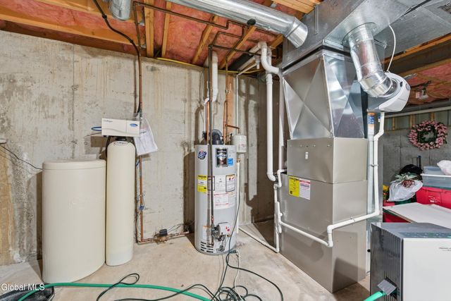 2495 E Nott Street, Niskayuna, NY 12309