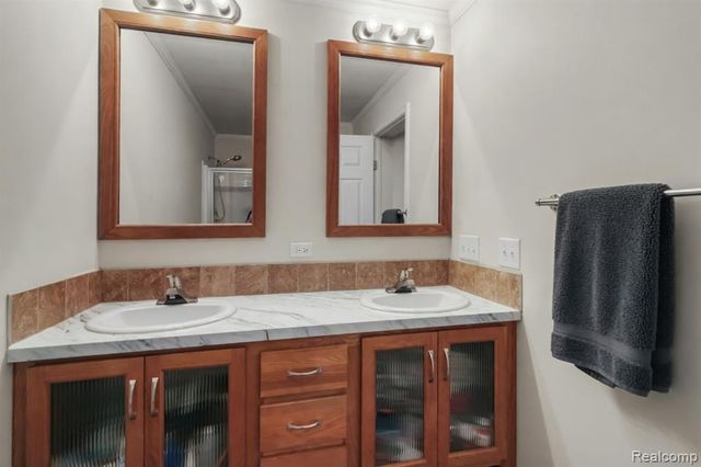 11160 Walden Court, South Lyon, MI 48178