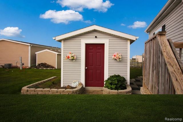 11160 Walden Court, South Lyon, MI 48178