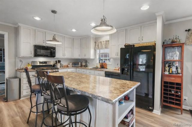 11160 Walden Court, South Lyon, MI 48178