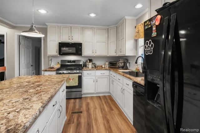 11160 Walden Court, South Lyon, MI 48178