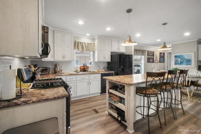 11160 Walden Court, South Lyon, MI 48178