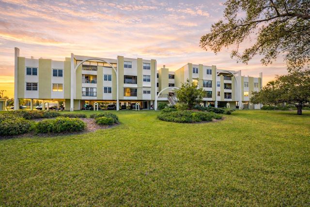 4651 1ST STREET NE 303, St Petersburg, FL 33703