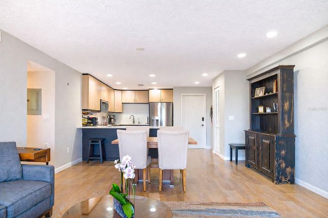 4651 1ST STREET NE 303, St Petersburg, FL 33703