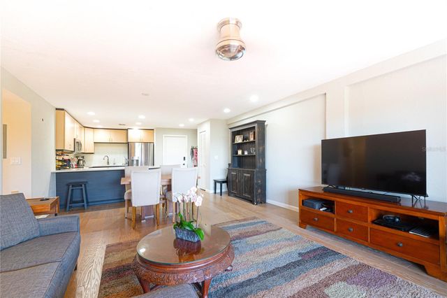 4651 1ST STREET NE 303, St Petersburg, FL 33703