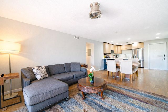 4651 1ST STREET NE 303, St Petersburg, FL 33703