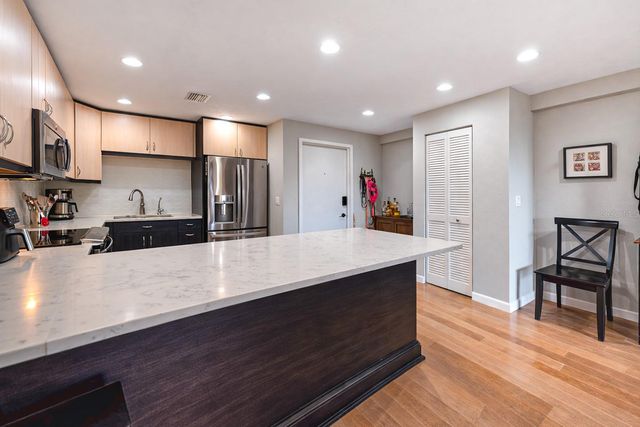 4651 1ST STREET NE 303, St Petersburg, FL 33703