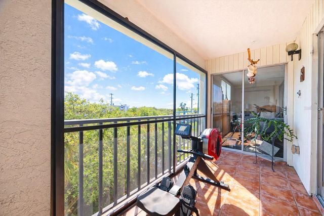 4651 1ST STREET NE 303, St Petersburg, FL 33703