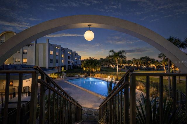 4651 1ST STREET NE 303, St Petersburg, FL 33703