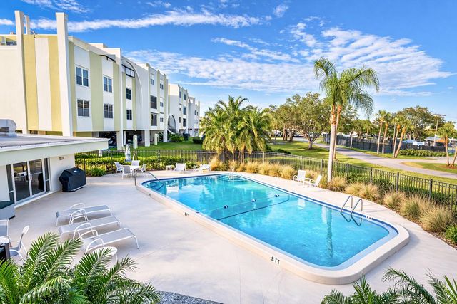 4651 1ST STREET NE 303, St Petersburg, FL 33703