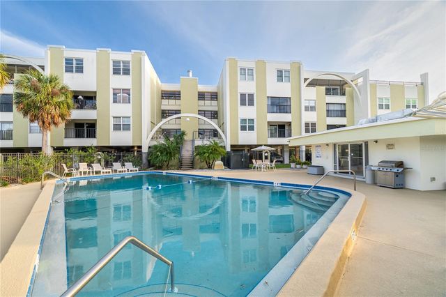 4651 1ST STREET NE 303, St Petersburg, FL 33703