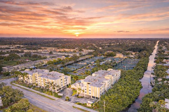 4651 1ST STREET NE 303, St Petersburg, FL 33703