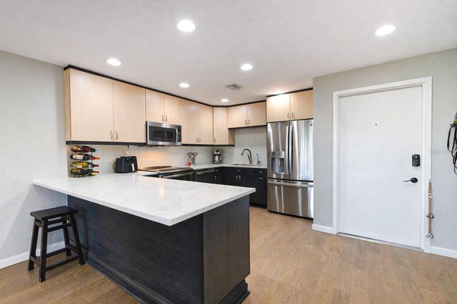 4651 1ST STREET NE 303, St Petersburg, FL 33703