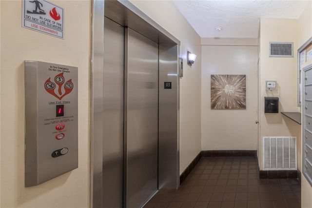 4651 1ST STREET NE 303, St Petersburg, FL 33703