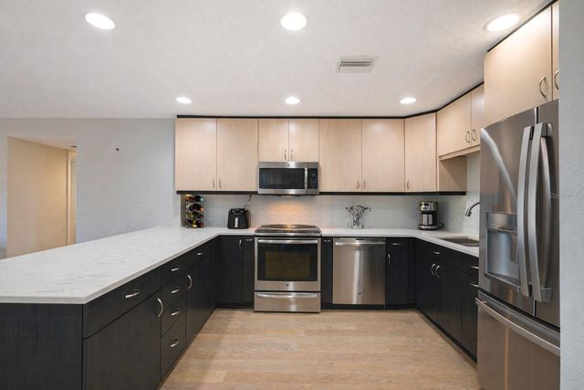 4651 1ST STREET NE 303, St Petersburg, FL 33703