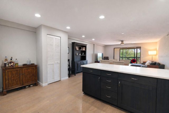 4651 1ST STREET NE 303, St Petersburg, FL 33703