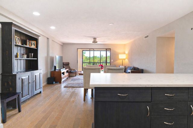 4651 1ST STREET NE 303, St Petersburg, FL 33703