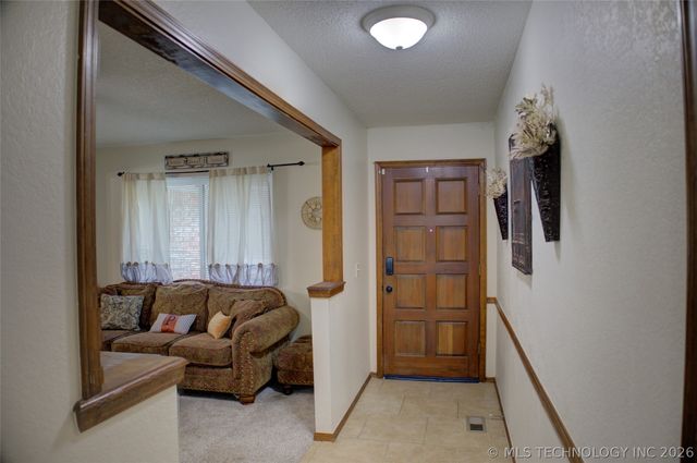 3105 Magnolia Court, Sand Springs, OK 74063