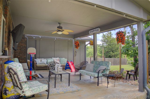 3105 Magnolia Court, Sand Springs, OK 74063