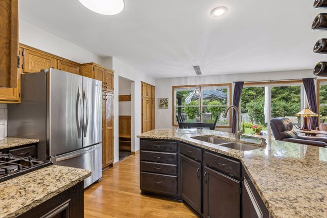 1008 Eagle Ridge Court, Stillwater, MN 55082