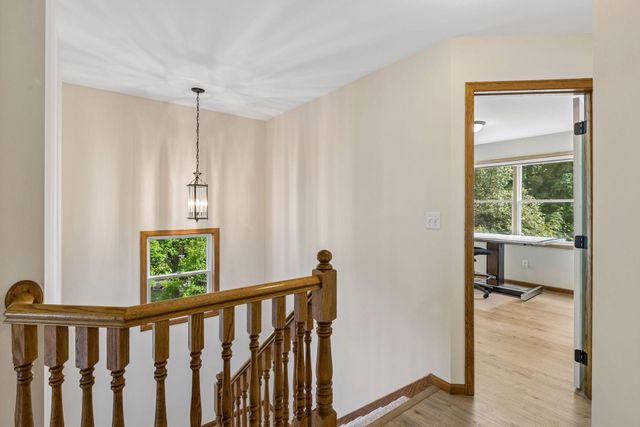 1008 Eagle Ridge Court, Stillwater, MN 55082